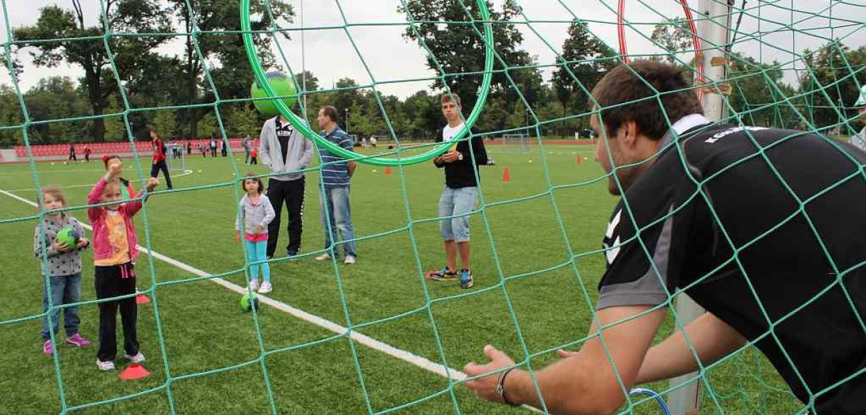 Wielcy Małym, czyli sportowcy bawili się z dziećmi