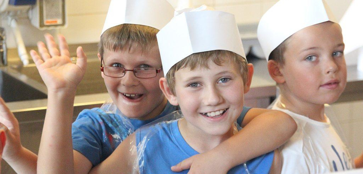 Dzieci piekły pizzę i zwiedzały hotel