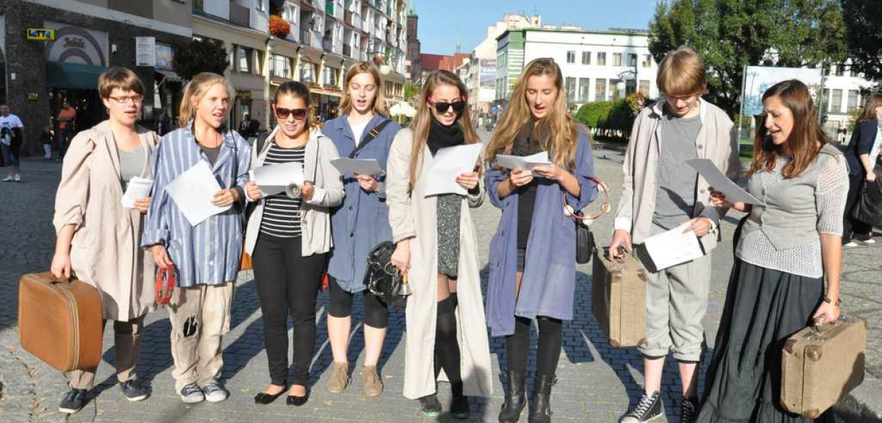 Zachęcali do pójścia na Komedię Obozową 