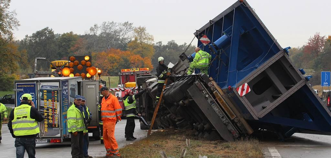 TIR zablokował autostradę