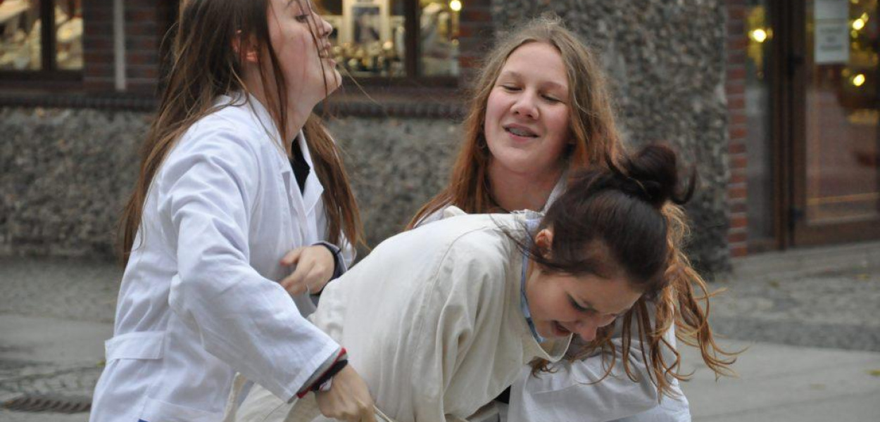 Happeningiem tłumaczą problem schizofrenii