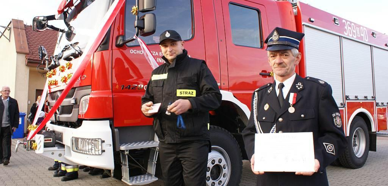 Strażacy z Kunic mają nowego Mercedesa