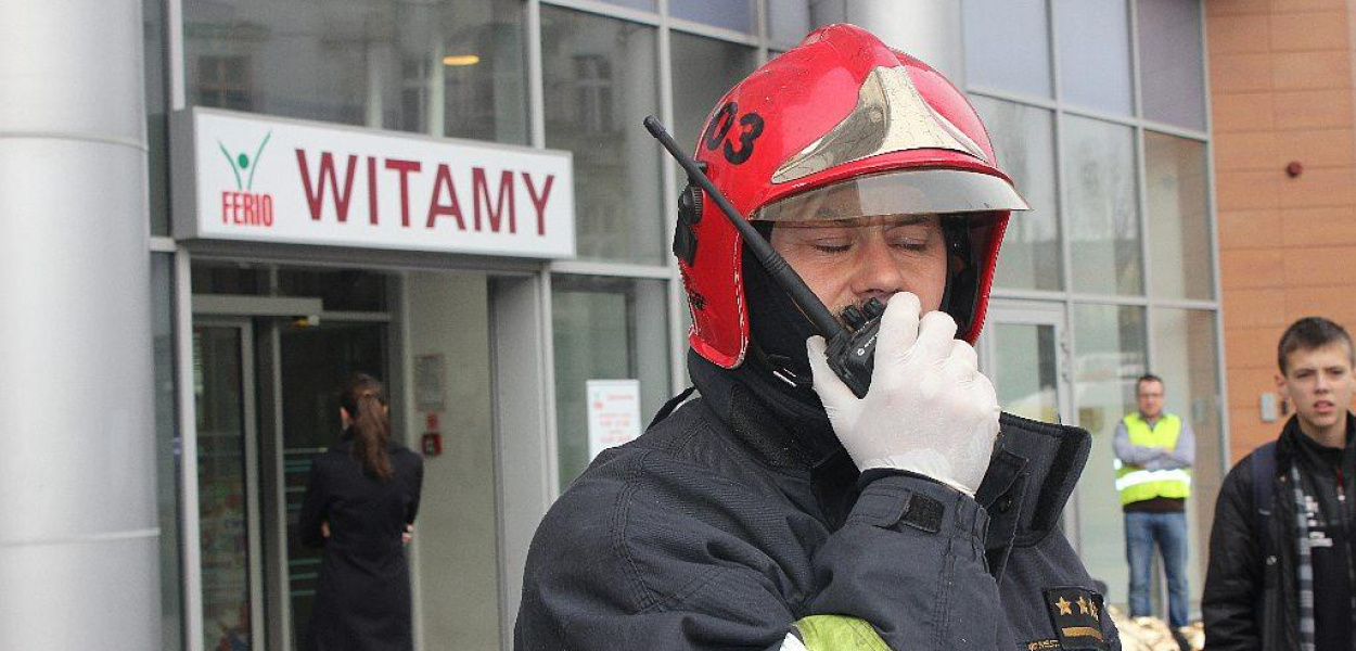 Ćwiczenia straży pożarnej w galerii handlowej