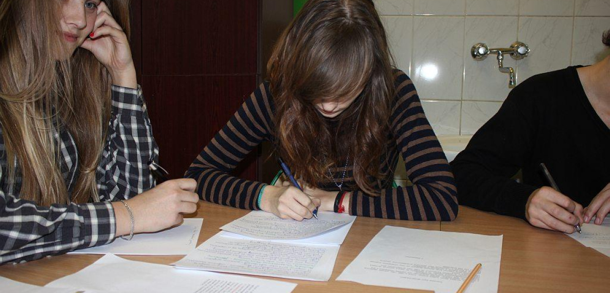 W V LO piszą listy w obronie więźniów sumienia 