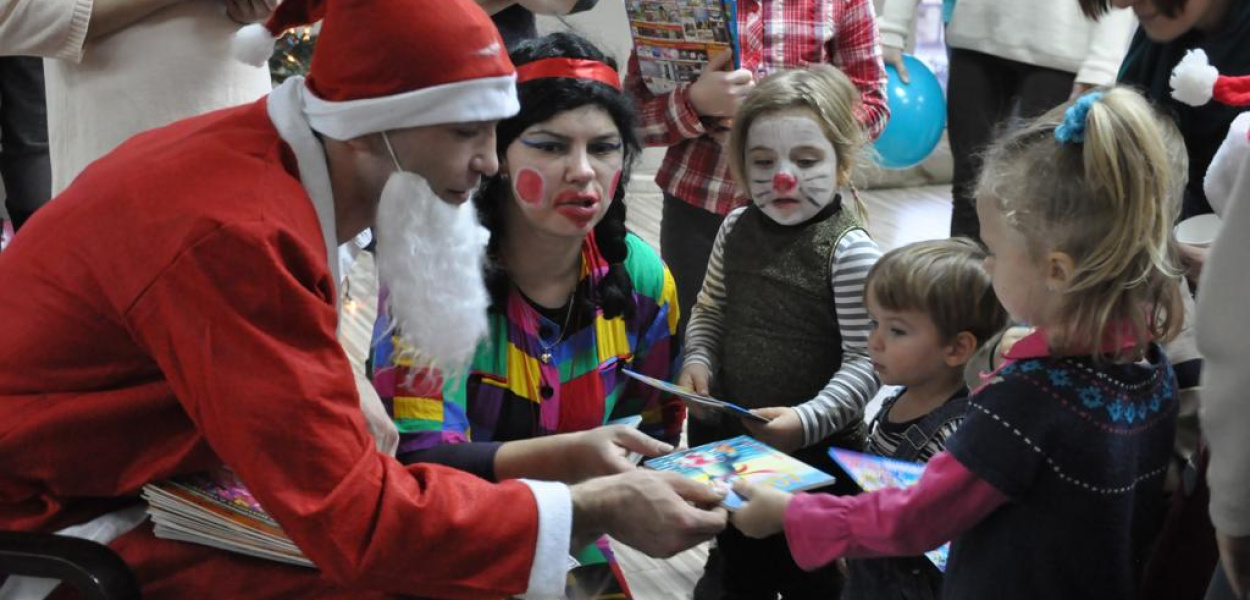 Święty Mikołaj rozdawał prezenty w Condizione