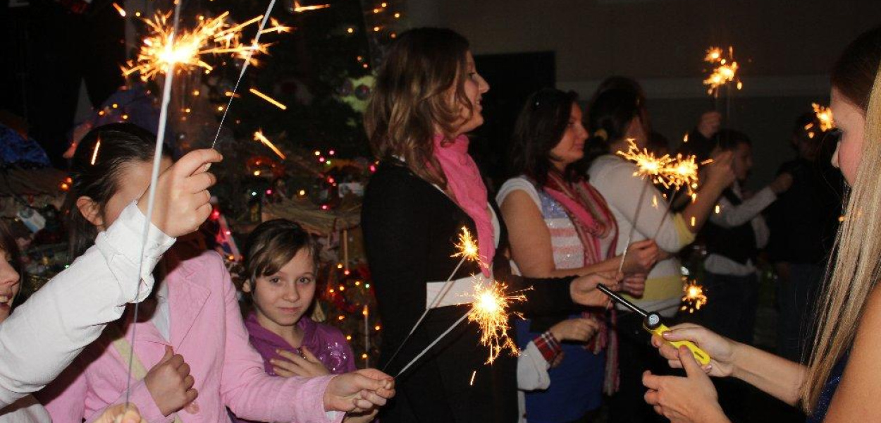 Wspólne kolędowanie na spotkanie wigilijne 