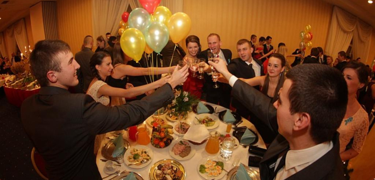 Sto dni do matury. Studniówka V LO na Kawaleryjskiej