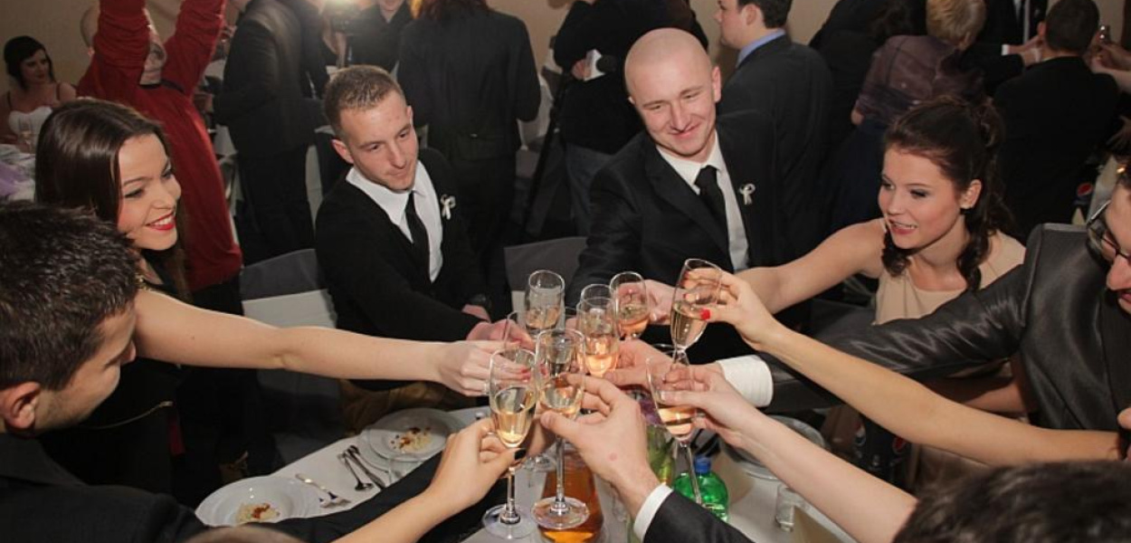 Sto dni do matury. Studniówka VI LO w hotelu Qubus