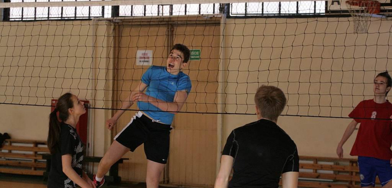 Feryjny turniej siatkówki z OSIRem