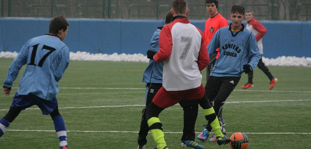 Wygrana i porażka piłkarzy Konfeksu Legnica