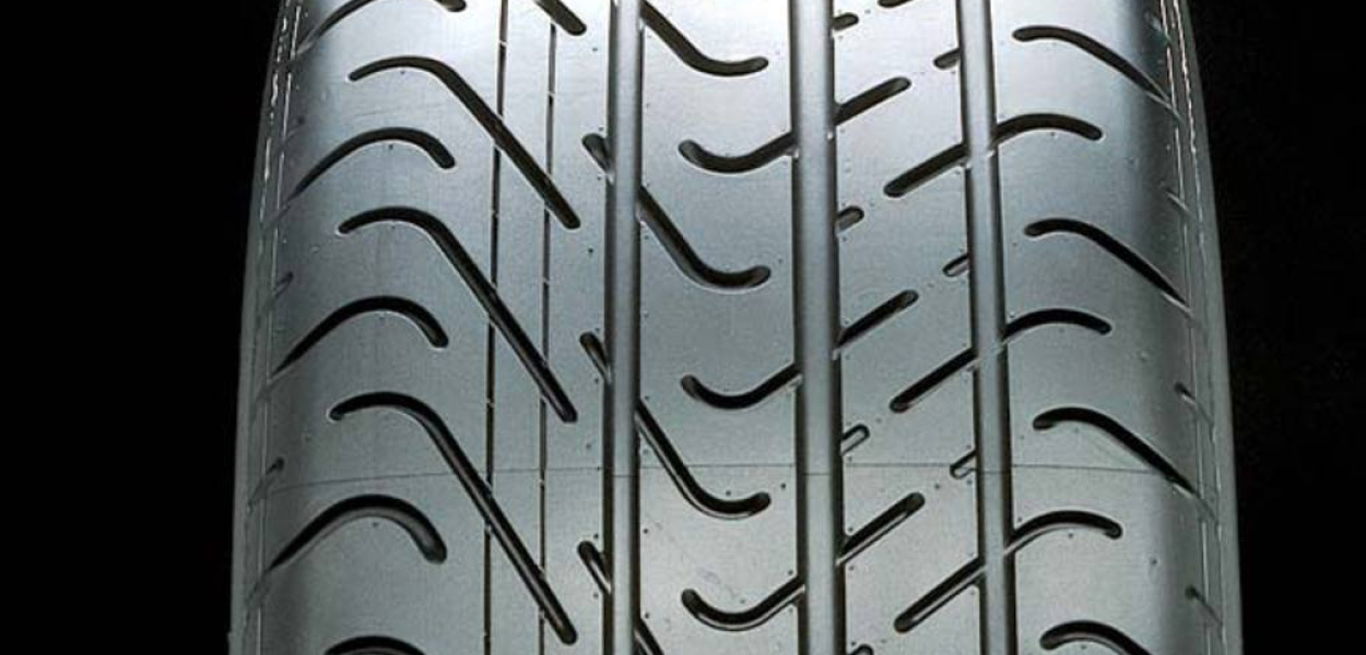 Dlaczego zjawisko aquaplaningu jest tak niebezpieczne?