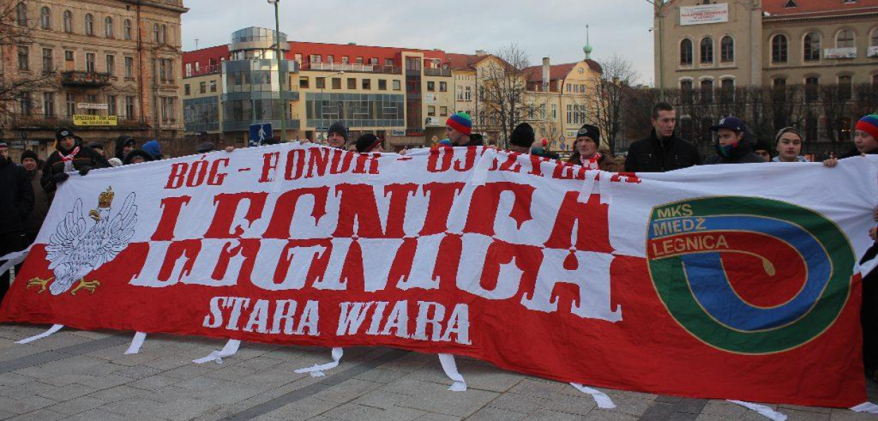 „Raz sierpem, raz młotem czerwoną hołotę”