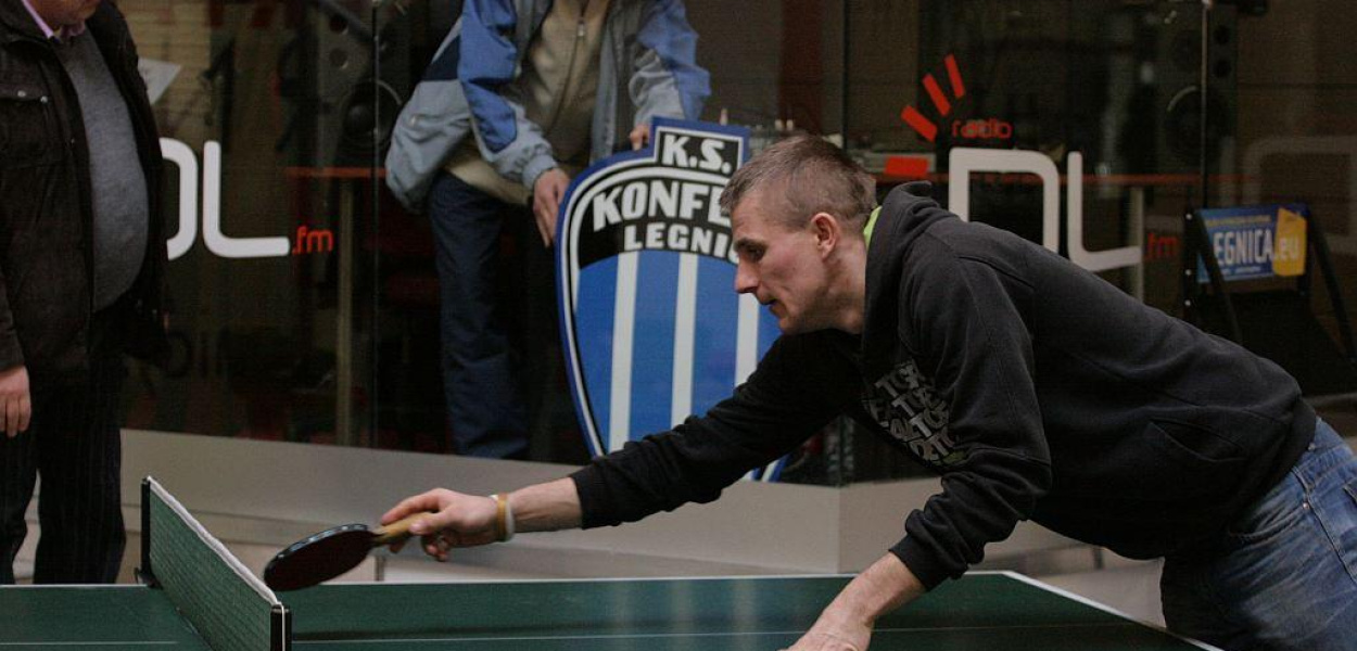 Promowali tenis stołowy w galerii handlowej
