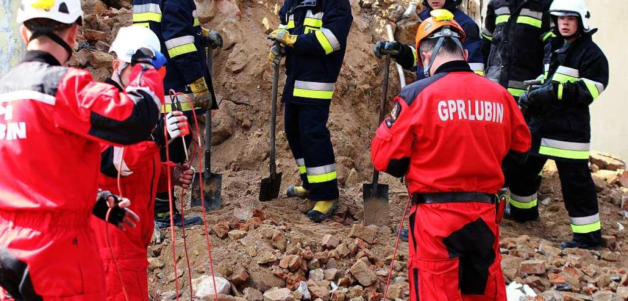 Runęła ściana budynku przy ulicy Chojnowskiej