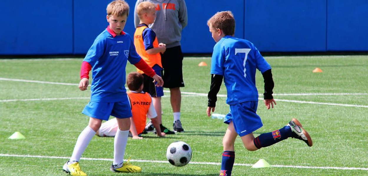 Piłkarze z SP 18 z legnickim Pucharem Tymbarku!