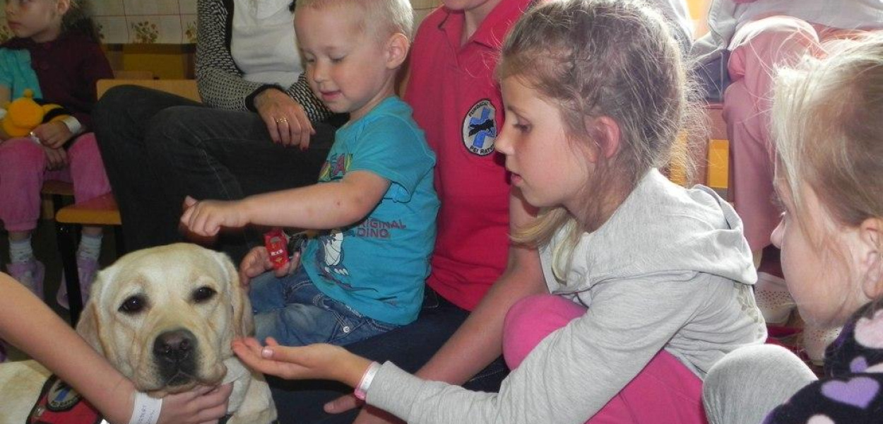 Czworonogi przynoszą radość małym pacjentom 