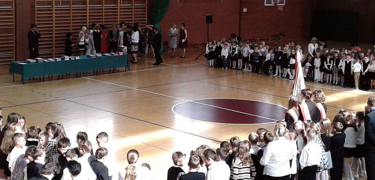 W legnickich szkołach zabrzmiał ostatni dzwonek