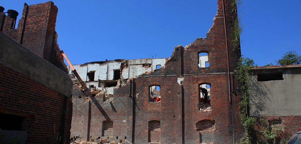 Runął budynek w Chojnowie! Jest ofiara śmiertelna