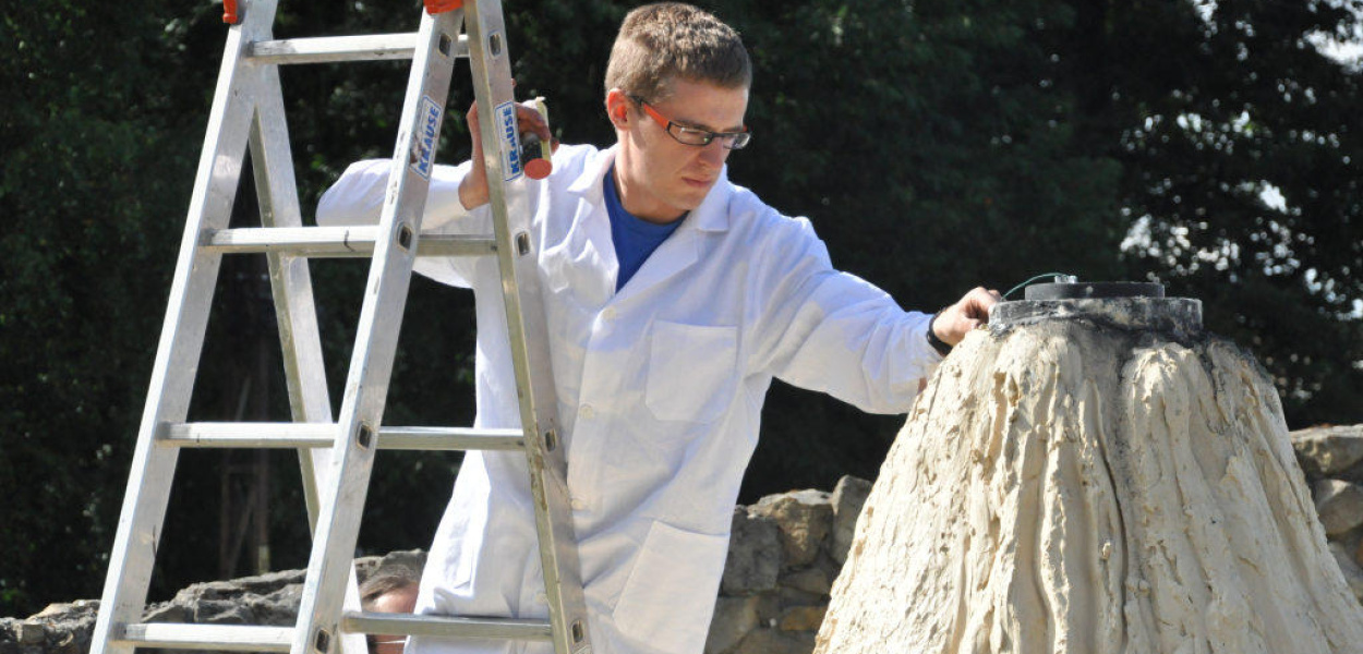 Akcja charytatywna z wulkanami na pierwszym planie