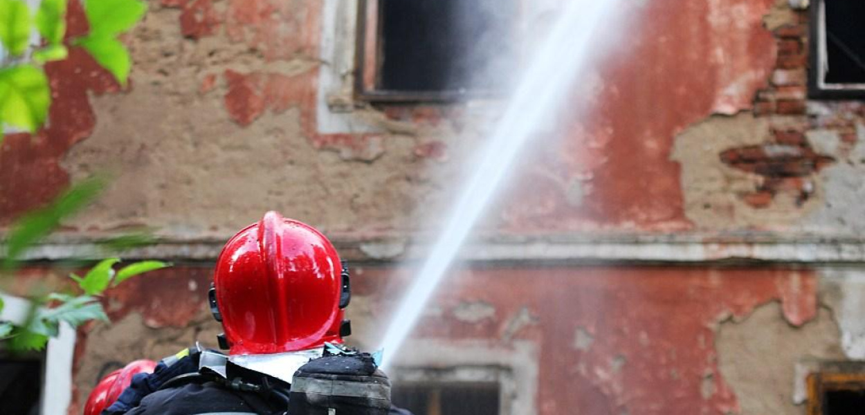 Spłonął budynek. Strażacy: To było podpalenie