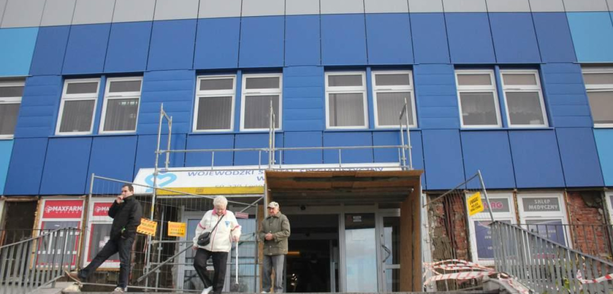 Przebudowują już główne wejście do szpitala