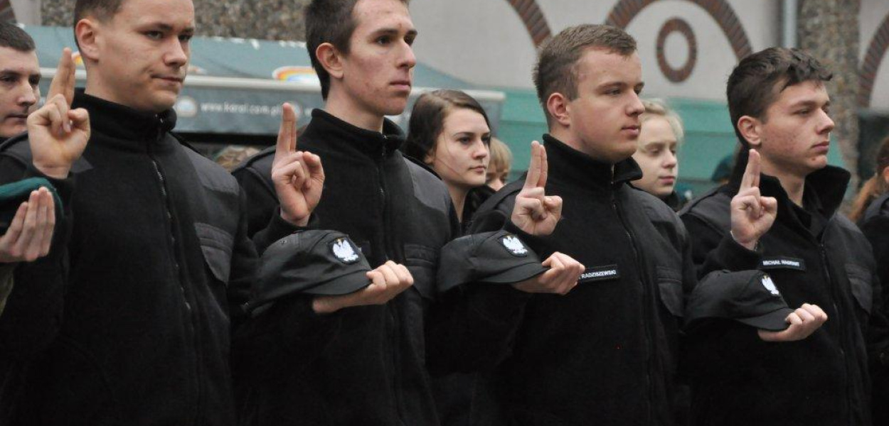 Uczniowie klas mundurowych ślubowali w Rynku