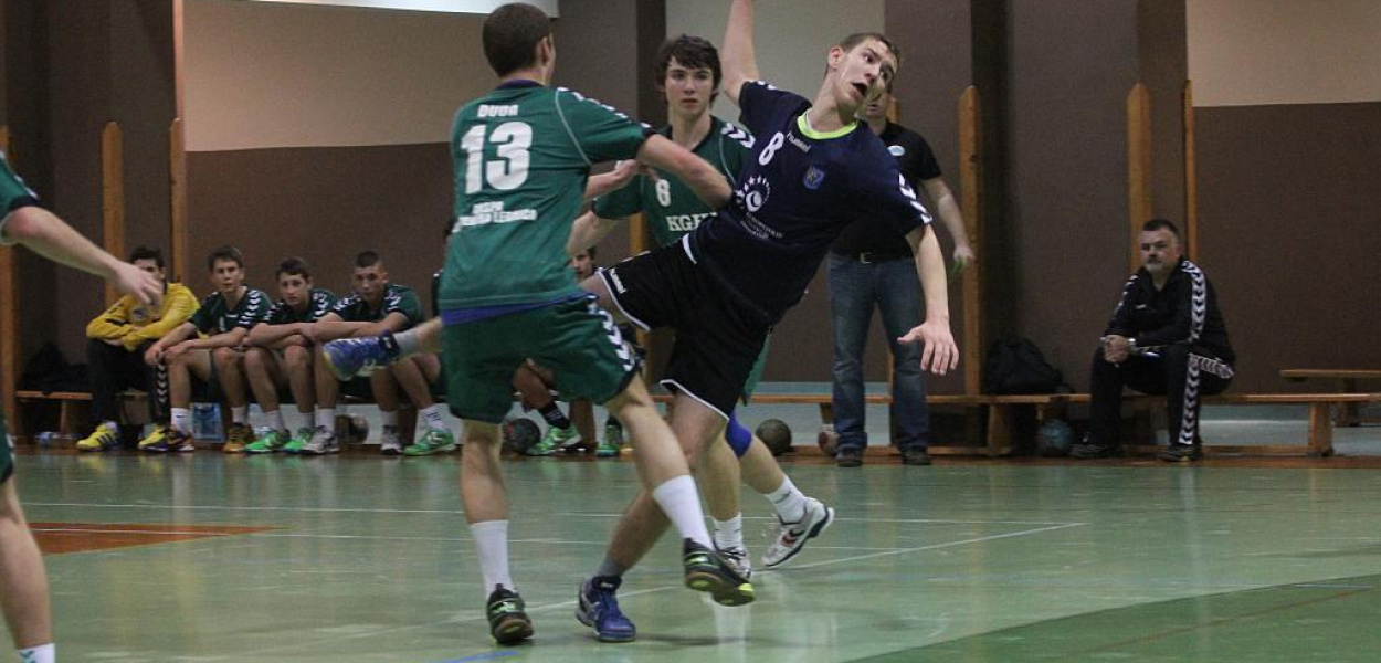 Siódemka górą w czerwonych derbach Legnicy
