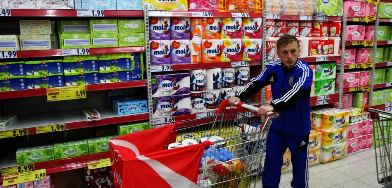 Piłkarze Miedzianki na zakupach w Kauflandzie
