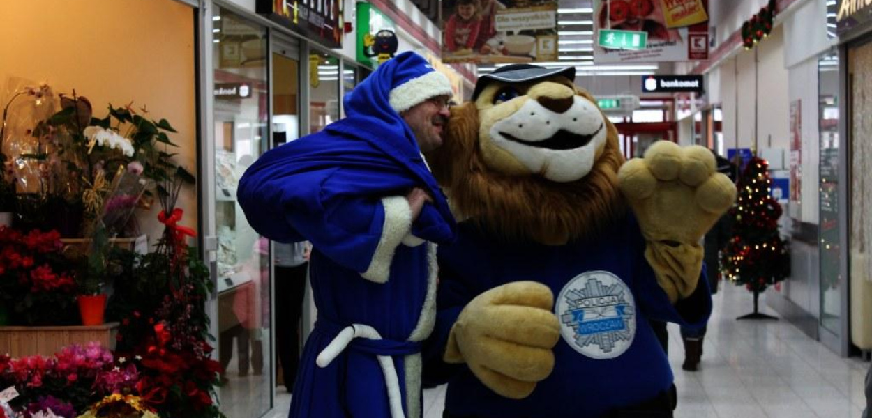 Komisarz Lew i Niebieski Mikołaj w Kauflandzie