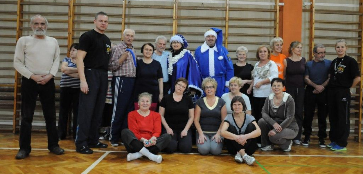 Mikołaje przeszkodziły seniorom w ćwiczeniach