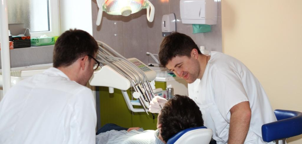 Legnicki dentysta leczy bojowników Majdanu