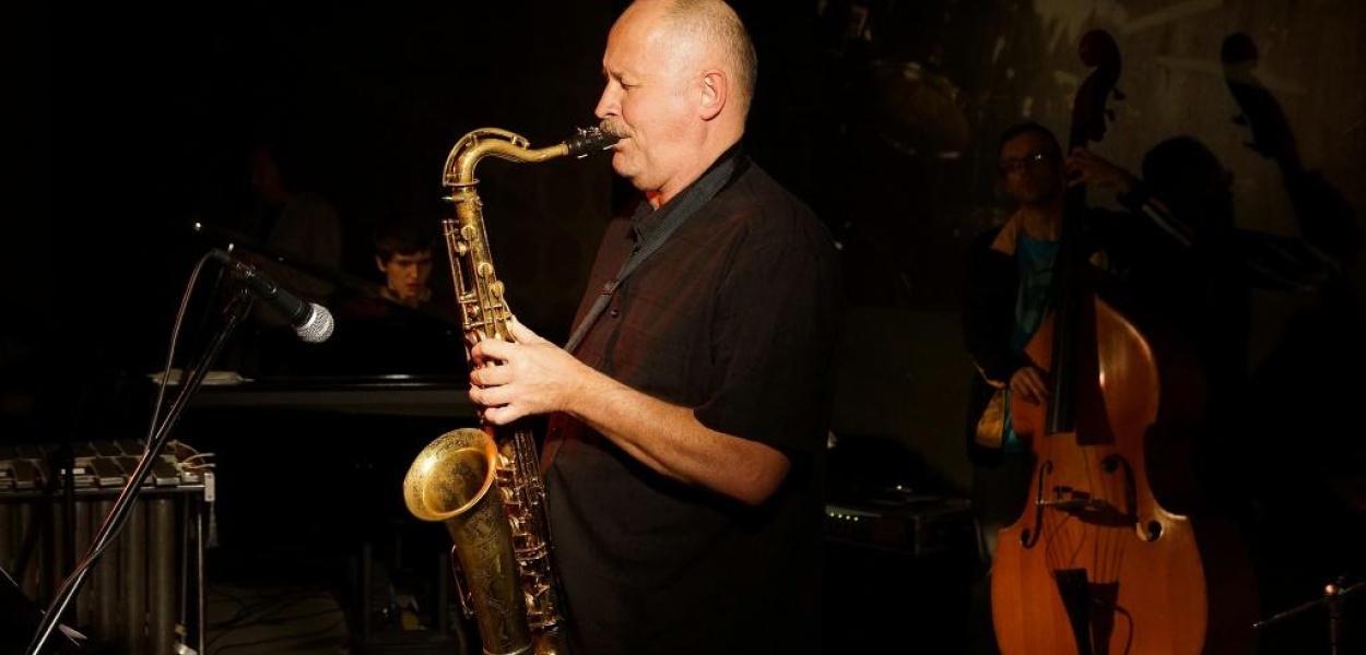 Pokłonili się muzycznie Komedzie