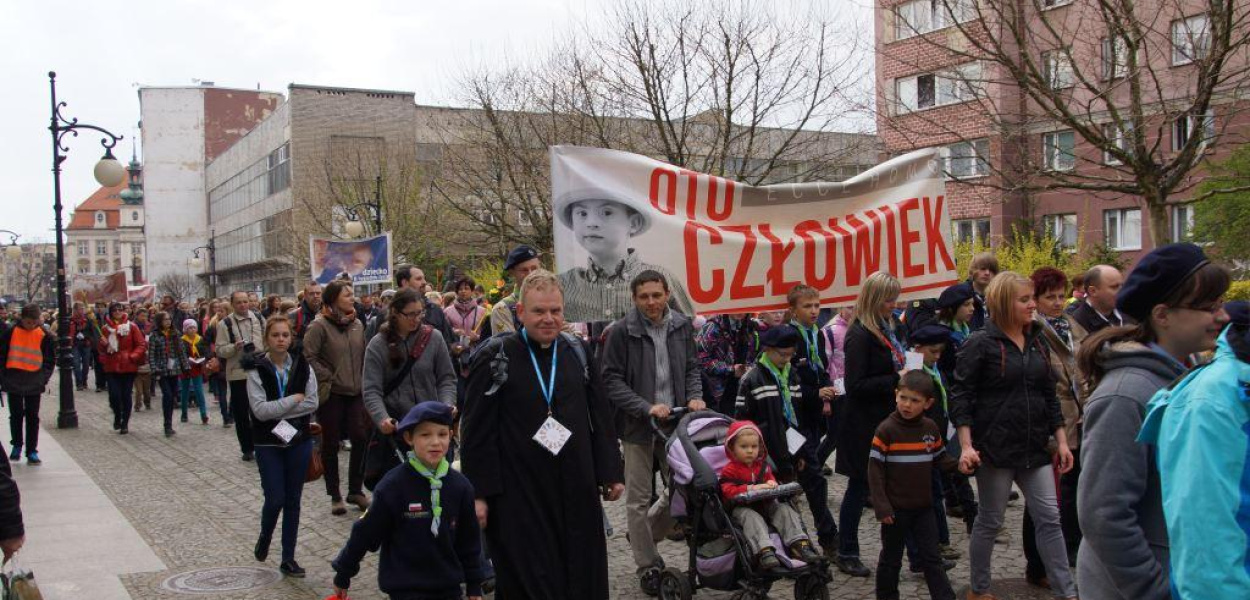 Manifestowali w obronie rodziny i życia poczętego