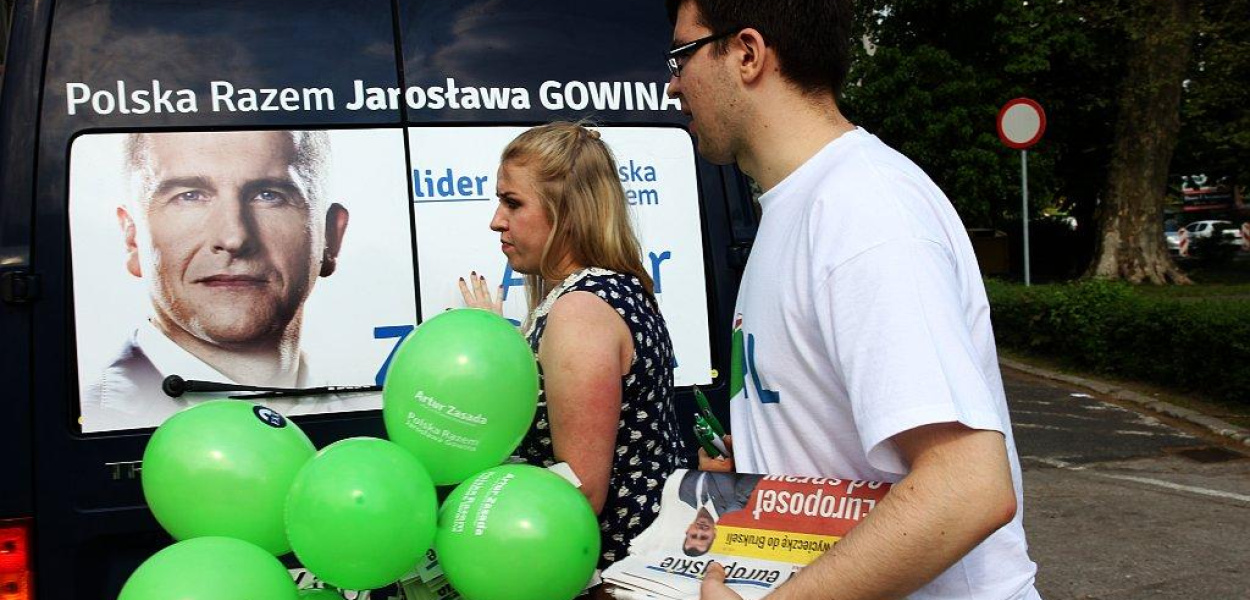Gowinbus promował kandydatów Polski Razem