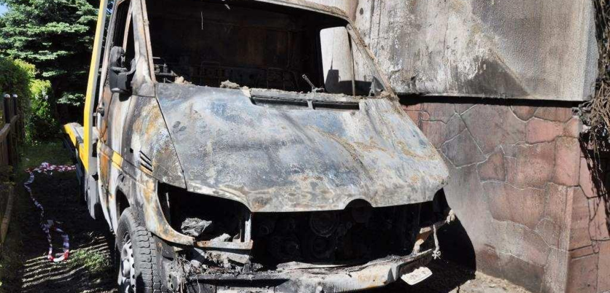 Pożar w Prochowicach. Paliła się laweta i dom