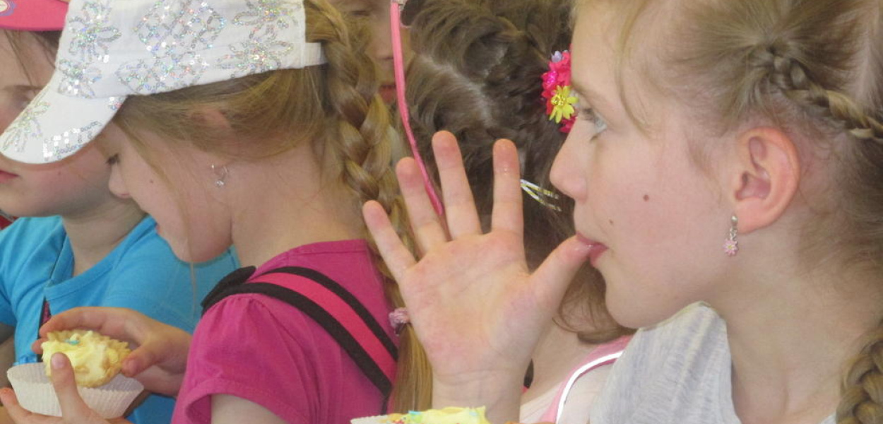 Dzieci z SP 16 zwiedzały piekarnię Okonia