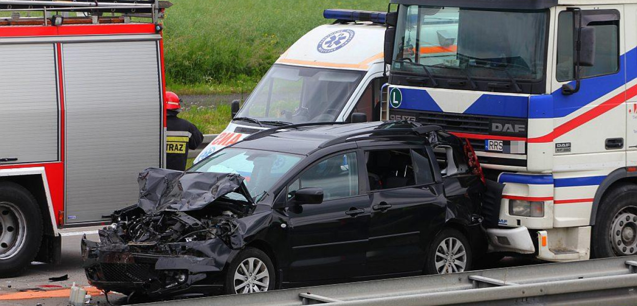 Karambol na A4. Cztery osoby w szpitalu