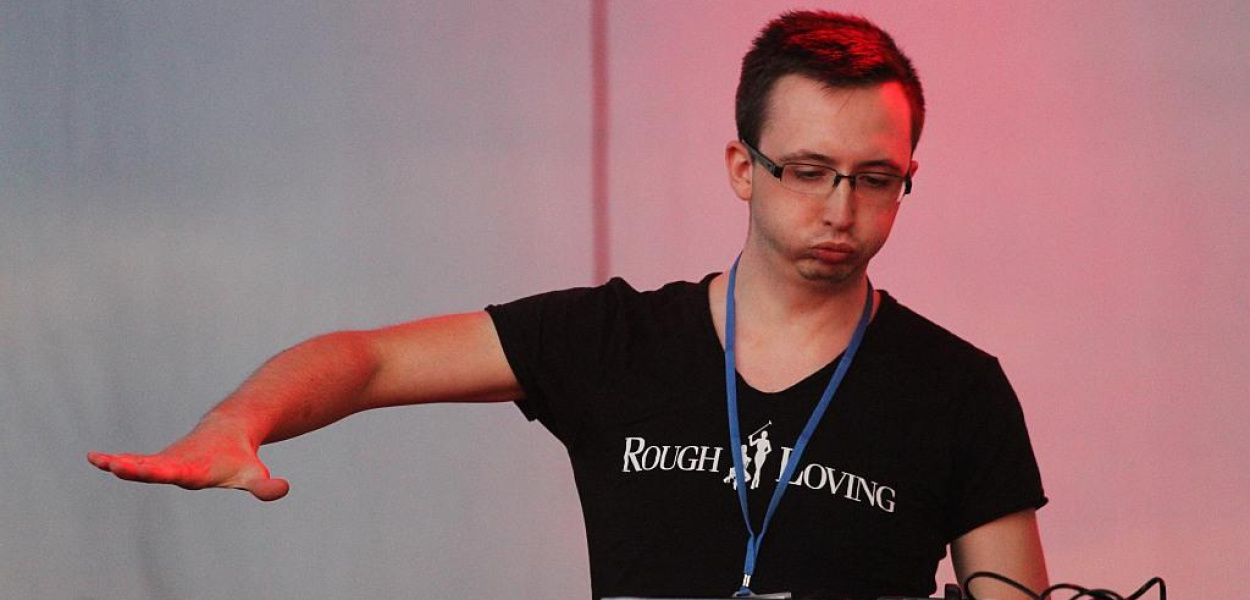 Dyskotekowa rozgrzewka na lotnisku