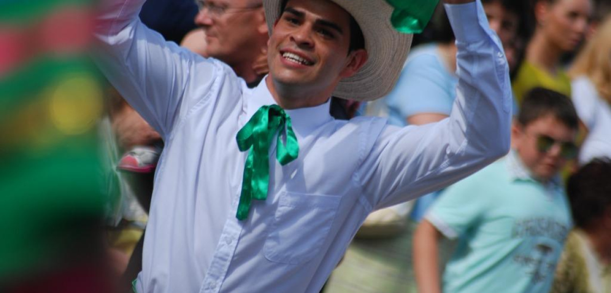 Egzotyczny korowód na legnickim Rynku