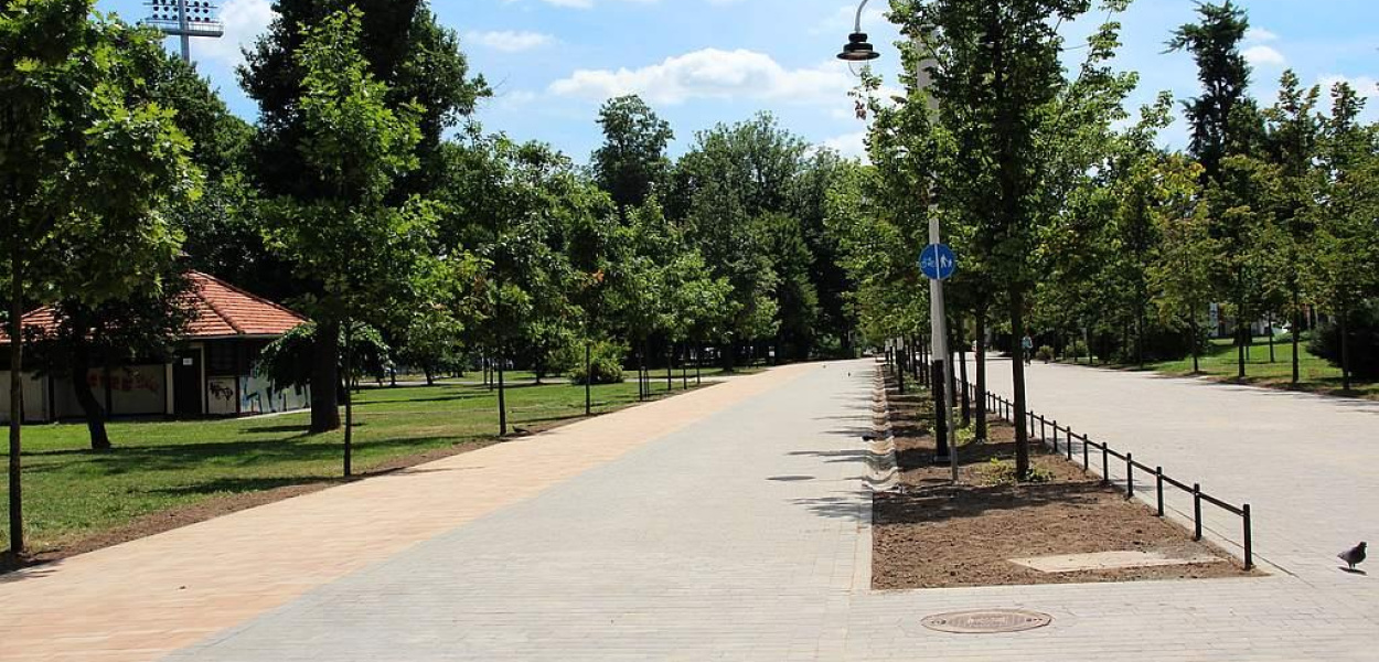 Można już spacerować po nowej nawierzchni w parku