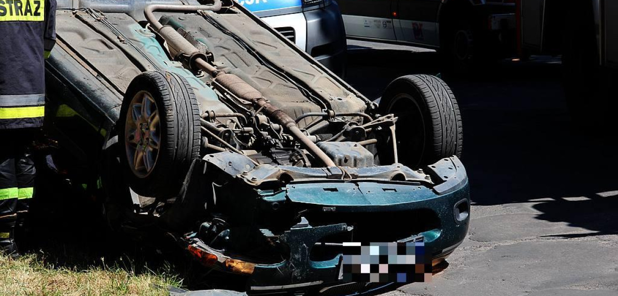 Samochód dachował jedna osoba w ranna