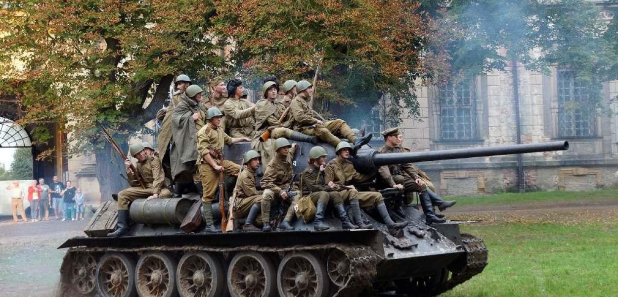 Wrogie wojska pod klasztorem w Lubiążu