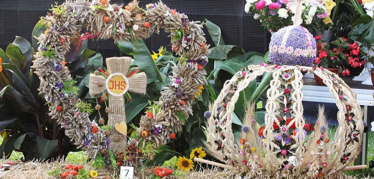 Piętnaście wieńców i jeden bochen chleba