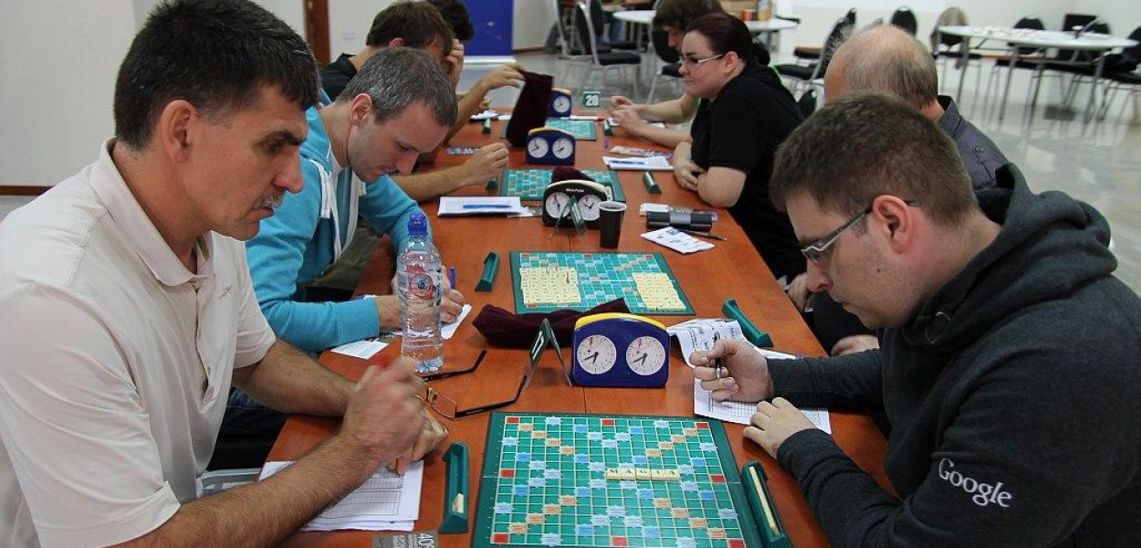 Eksperci w układaniu słów rozpoczęli zmagania