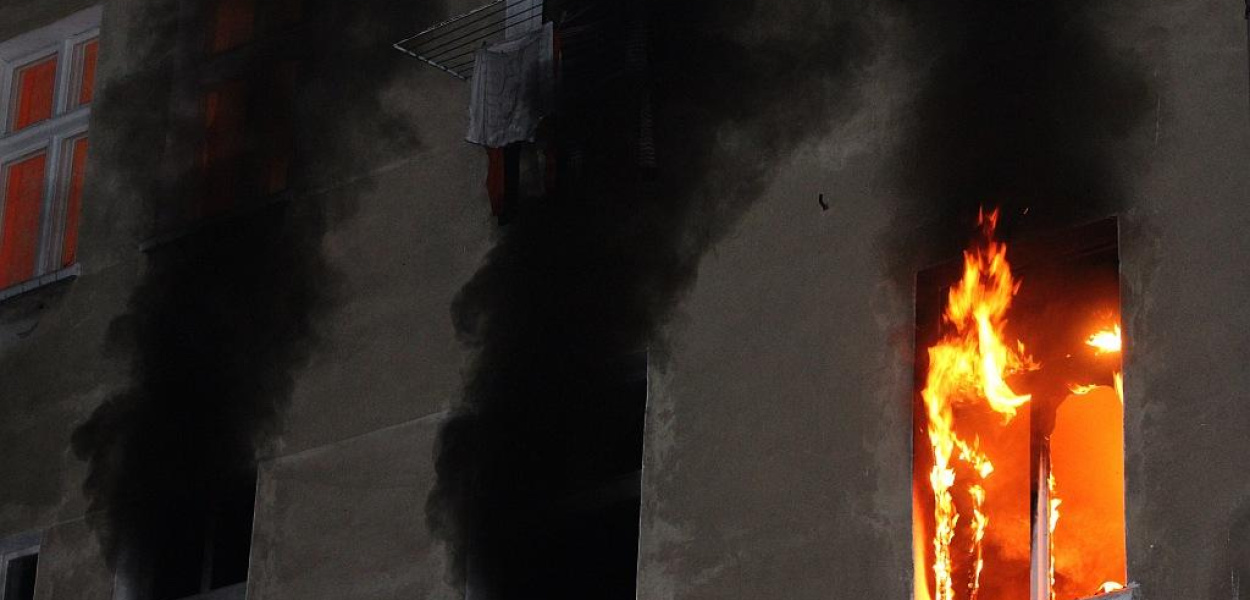 Zapaliło się mieszkanie przy ulicy Brackiej