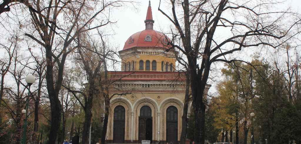 Na cmentarzach trwają przygotowania do święta