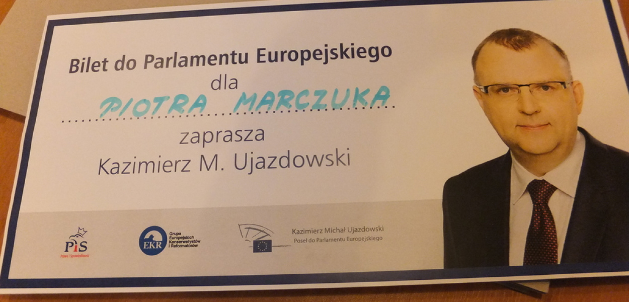 Pojadą do Brukseli z posłem Ujazdowskim