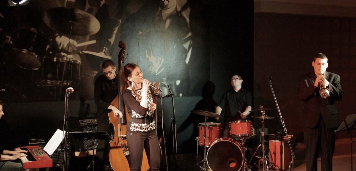 Kamola i  Russell wystąpili na jednej scenie