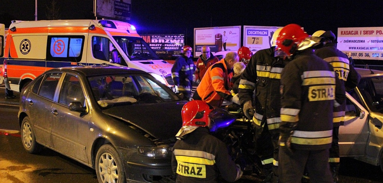 Wypadek na Piekarach. Cztery osoby w szpitalu