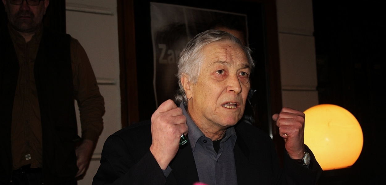 Protest pod teatrem. „Rechot Putina ... ”